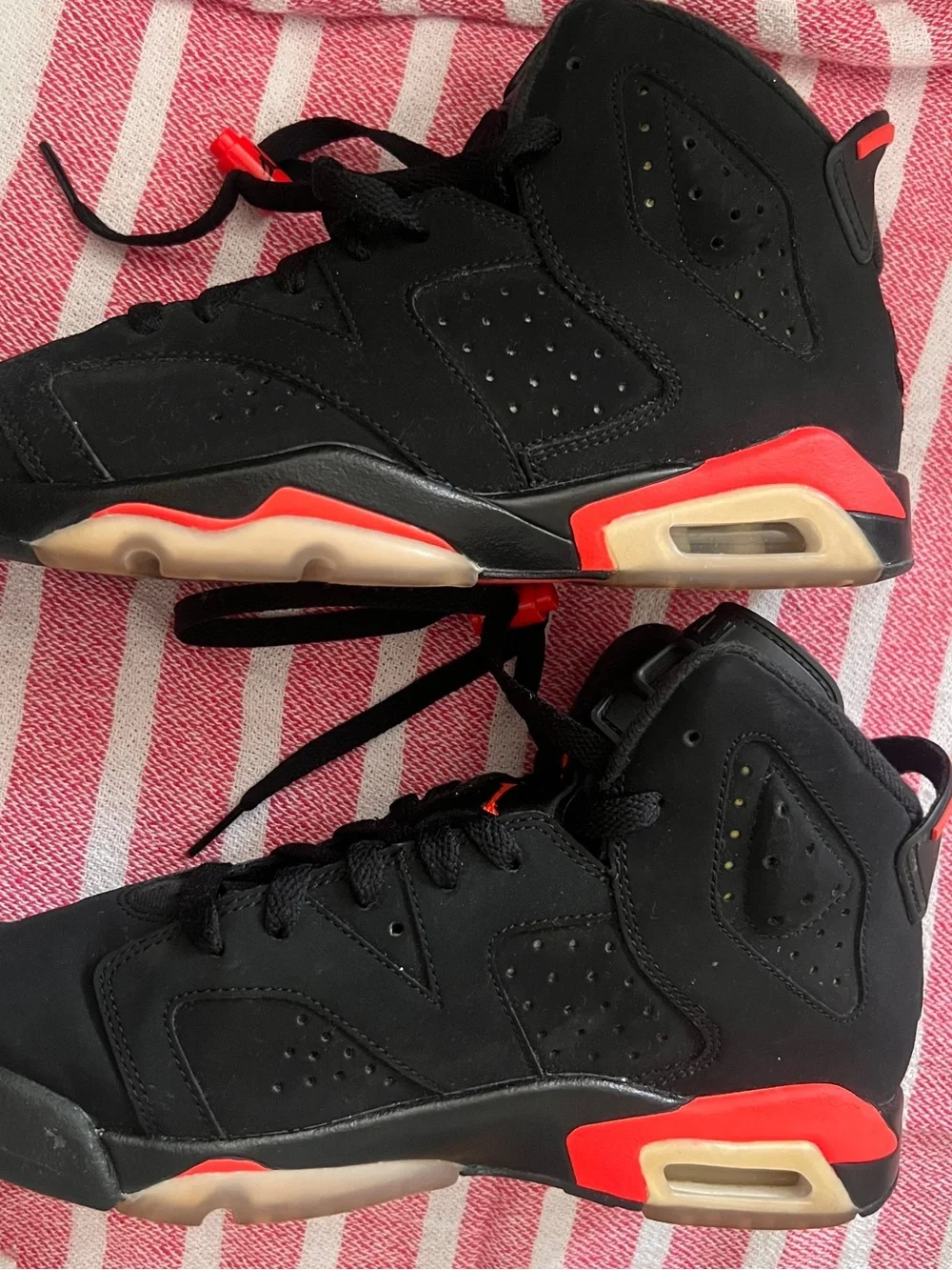 Jordan Air Retro 6 Sneakers - Black/Red